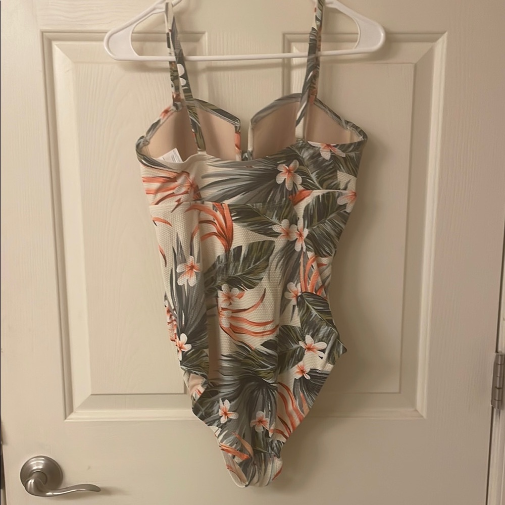 So flattering! Kona Sol One Piece Swimsuit with Tropical Print - Picture 4 of 6